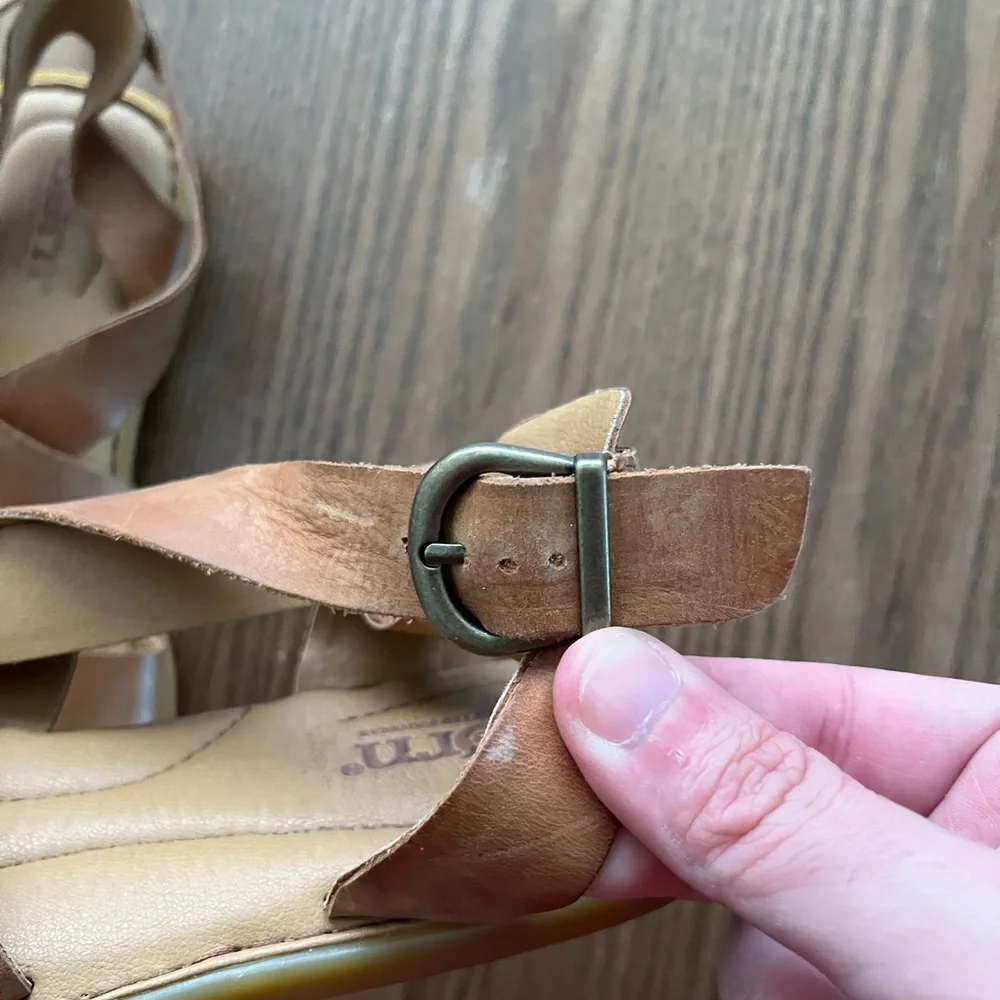 Born Women's Tan Leather Crisscross Strap Sandals